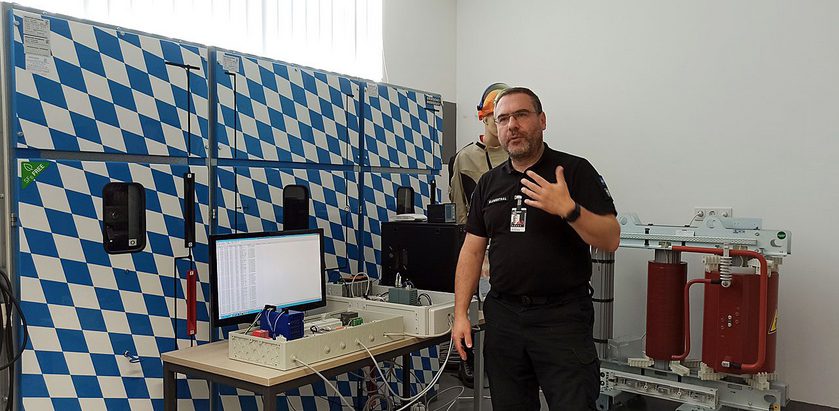 Thoams Blumenthal in front of the test set-up to the secondary technology of the Smart Grid LAB Hessen laboratory.