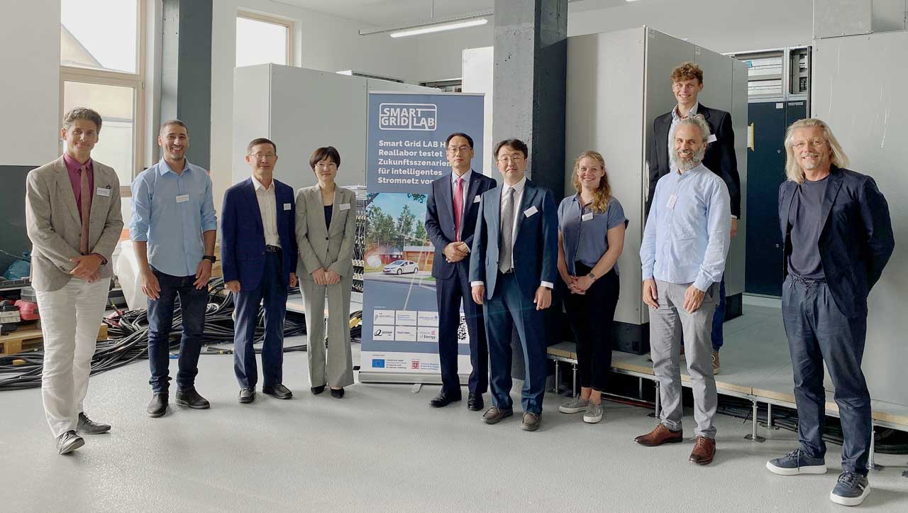 Gruppen Foto beim Besuch der Koreanischen Delegation im Labor Smart Grid LAB Hessen